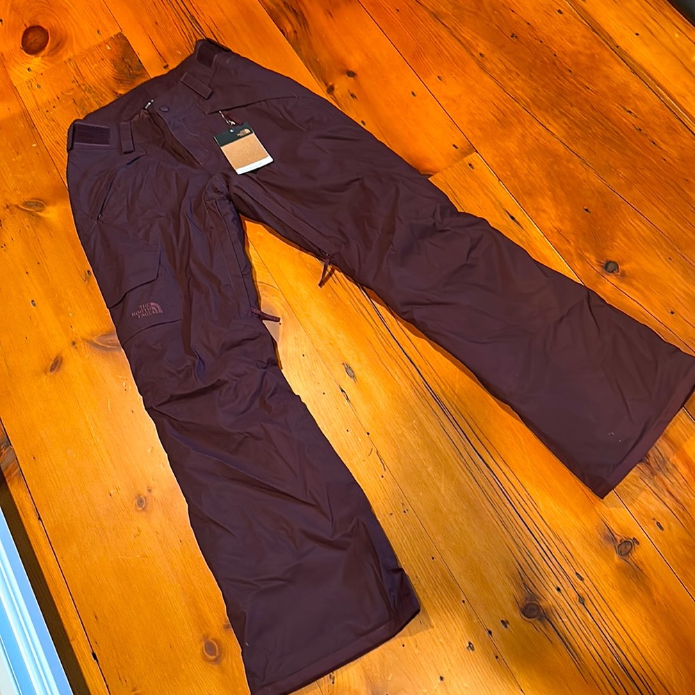 Woman’s NORTH FACE Freedom SKI/SNOWBOARD PANT! Brand new with tags, SIZE SMALL!